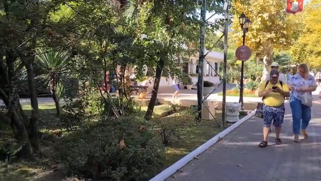 Ейск?Сочи в сентябре.  Нарисуйте мой портрет. Похоже или нет?))
