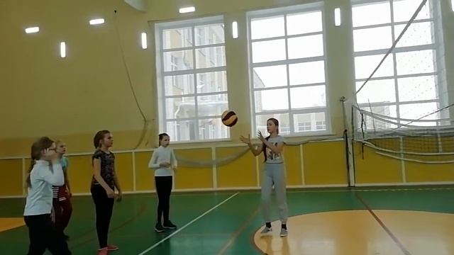 Пятый класс. Первые шаги к волейболу.(1) смотреть онлайн