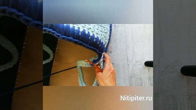 9. Люлька для младенца. Обвязываем капюшон крючком из трикотажной пряжи. Завершение. Этап 9 смотреть онлайн