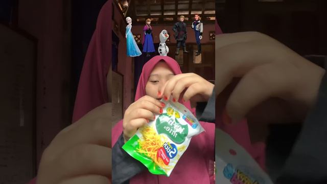 MAKAN DIATUR WARNA FROZEN