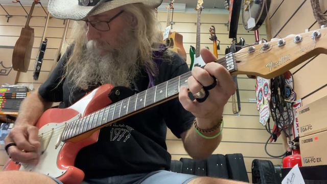 Happy Bday Eric Clapton/CROSSROADS/Fender Strat Ultra Plus inspired by Clapton & Beck‘s “sig” Model смотреть онлайн