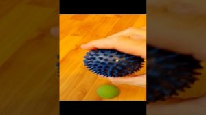 Какие бывают маленькие мячики: резиновый и теннисный мяч, резиновый с шипами и пластиковый с шипами