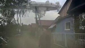 летающая тарелка над домом
