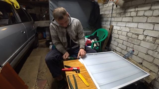 Добыл кучу дров. Светодиодная панель в гараж. смотреть онлайн