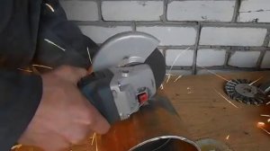 Зачистка прихваток перед сваркой корня шва.mp4