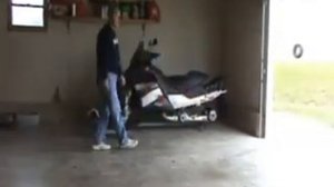 Приспособления для подъёма и перемещения снегохода в гараже