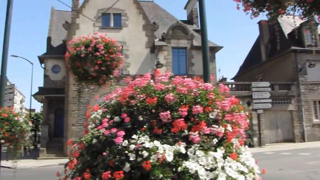 Витре - это коммуна, расположенная в департаменте Иль и Вилен в Бретани (Франция) смотреть онлайн