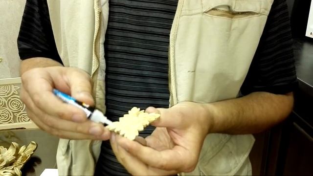 Монтаж резного декора из древесной пасты