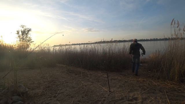 #24 Когда Перемудрил сам Себя Классика Язь Голавль Трофейная Рыбалка на Реке Ловля с Берега на Донк смотреть онлайн