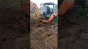 Обратная засыпка траншеи миниэкскаватором