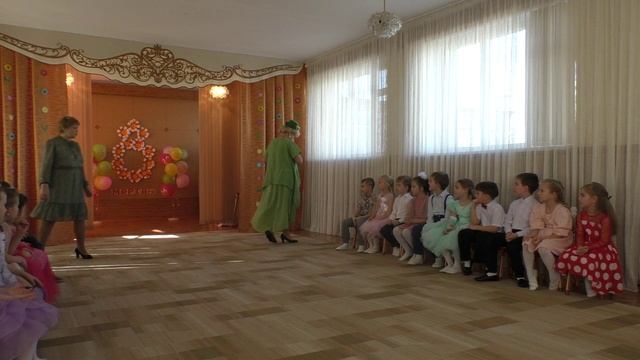 гр. "Цветик-семицветик" поздравляет мам с 8 Марта смотреть онлайн