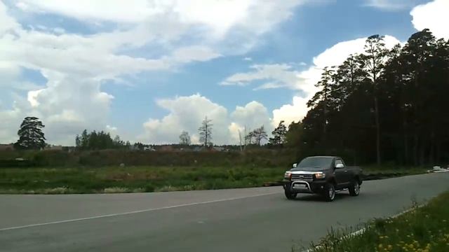 Toyota Tundra на треке