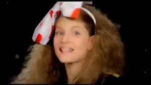 Новогодняя песня " ёлка ,шарики,хлопушки...