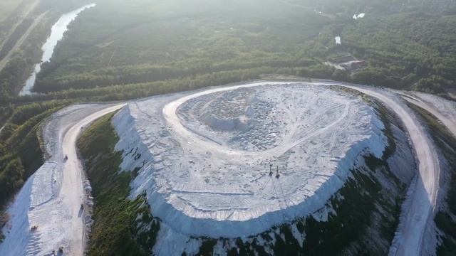 Белая гора в Воскресенске с высоты птичьего полета. Красивое видео. смотреть онлайн