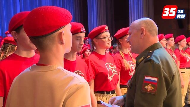 Юнармейскую клятву приняли почти 200 череповецких юношей и девушек смотреть онлайн