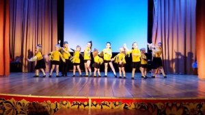 Танец маленьких утят, Танцуют дети. Выступление 04.2016г.