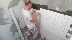 Тонкости по облицовке ванной комнаты. Укладка плитки на стены.