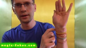 секрет фокуса резинка перепрыгивает с одной руки на другую