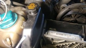 Как заменить поликлиновой ремень и ролики ручейного ремня Volvo S60