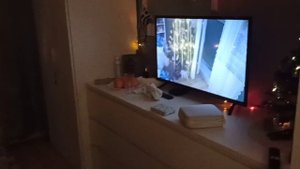 Смотрим как скрытая камера засняла деда Мороза.