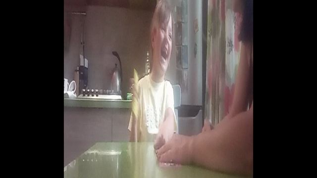 Играем в настолку с мамой смотреть онлайн