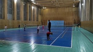 Яна на тренировке по большому теннису. Детские тренировки 5-6 лет. 30 минут с нужными упражнениями.