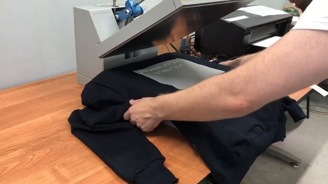 Пример печати или как печатать на толстовке на DTF (ДТФ) принтере смотреть онлайн