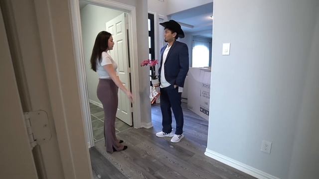 Giving the mail lady flowers to see my wife’s reaction! ? смотреть онлайн