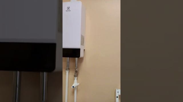 Проточный водонагреватель Electrolux Sensomatic Pro 18-24