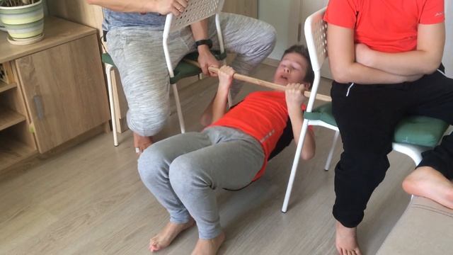100 подтягиваний без турника - Тренировка дома - Подтягивания на низкой перекладине "лесенкой"