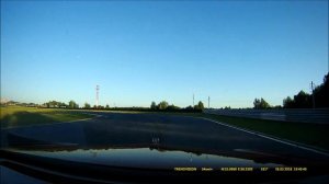 Cadillac De Ville 1994 года рождения на гоночной трассе Moscow raceway 2018