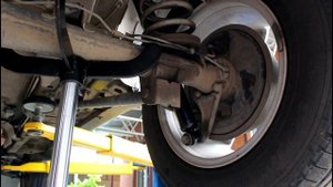 Замена задних амортизаторов на Chevrolet Niva 4х4 Шевроле Нива 2016 года