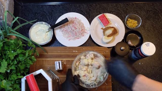 САЛАТ РАФАЭЛЛО С КРАБОВЫМИ ПАЛОЧКАМИ смотреть онлайн