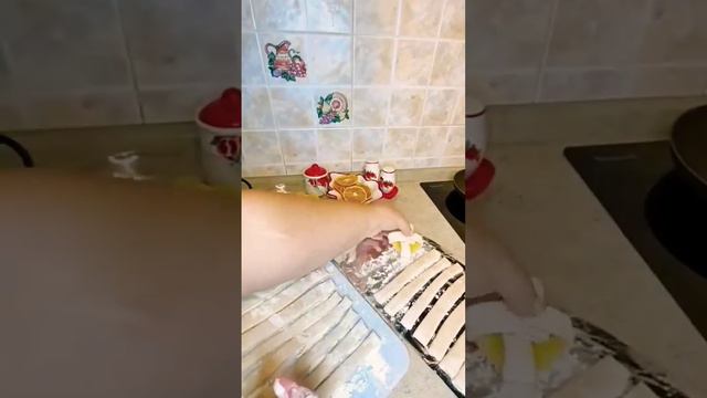 Слойки с ананасами из слоеного теста #слойкисананасами #рек #слоёноетесто #рецептпростой #выпечка
