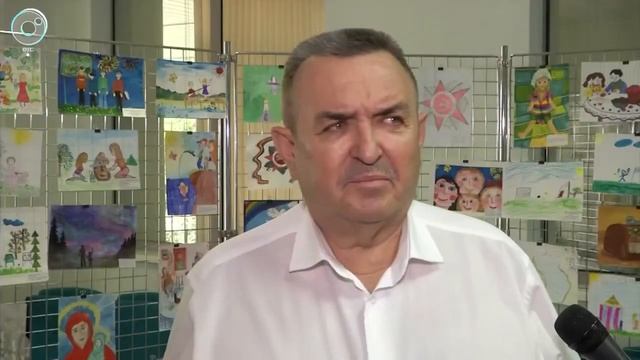 Награждение победителей конкурса рисунков "Семейные традиции"