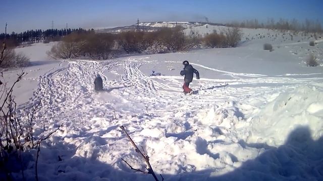 ВЛОГ - пролетел 5 метров на снегокате (Бачатский) смотреть онлайн
