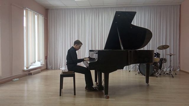 Титович Иван, 12 лет, фортепиано - М. Шмитц "Джазовая инвенция", В. Жубинская "Юмореска"