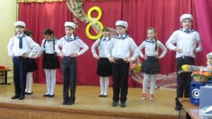 Инсценировка танца "Яблочко"