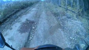 в крутую гору на скутере