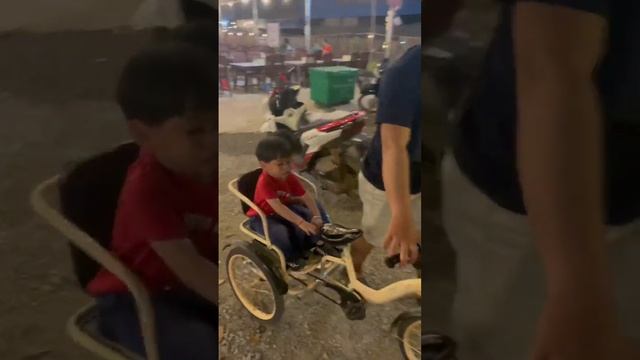 Daddy rides a bicycle with his Twins Son #short #like #subscribe смотреть онлайн