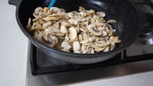 ЛАПША С КУРИНОЙ ГРУДКОЙ И ГРИБАМИ В СОЕВОМ СОУСЕ - простой рецепт за 3 минуты