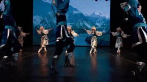 Театр танца и песни «Алтам» Республики Алтай продолжил танцевальный флешмоб #Россия_Мы