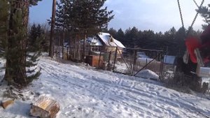 Варя и Алиса летают на самолете в лесу. Супер качели в виде самолета. Качели сделанные своими рукам