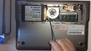 Samsung NP530U3B не включается