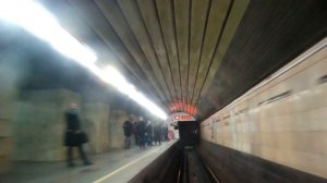 Киевское метро- вид из кабины машиниста поезда, Kiev Metro: cab view