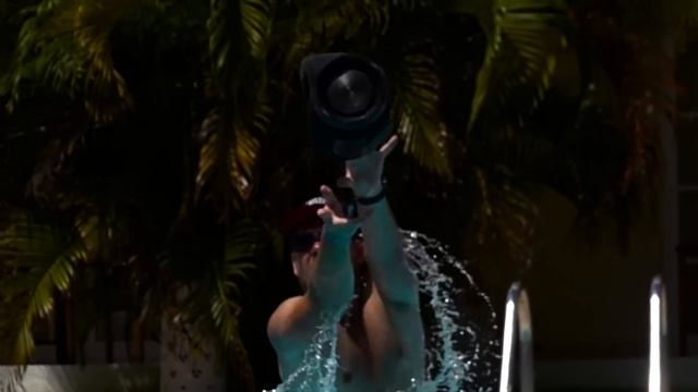 Что если бросить блютус колонку в Бассейн? смотреть онлайн