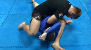 Болевой «Рычаг локтя или армбар» три способа сделать болевой с позиции сверху «маунт»