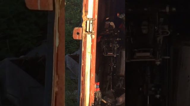 Сбиваем осиное гнездо|школа выживания. смотреть онлайн