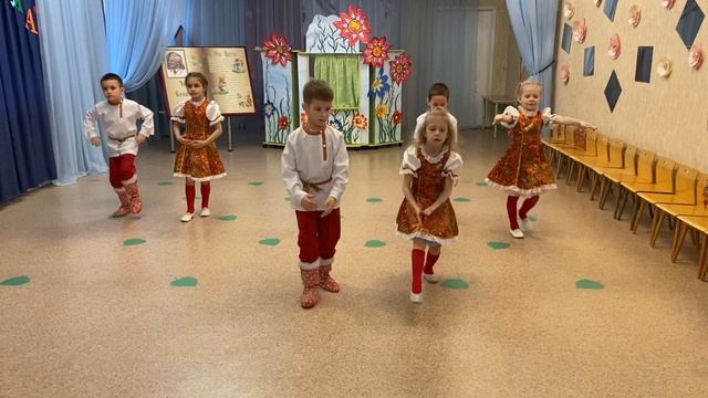 Танец: "Сапожки русские", Исполняют: Бондарь Диана, Фирсова Тая, Сверчкова Катя, Микушкин Максим, Не