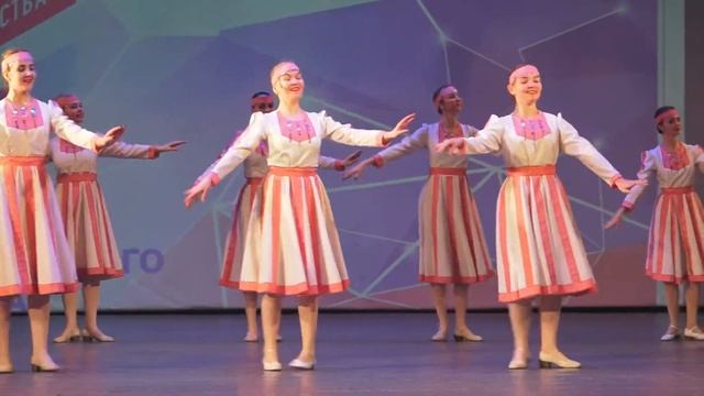 марийский молодёжный танец «На волжском берегу»